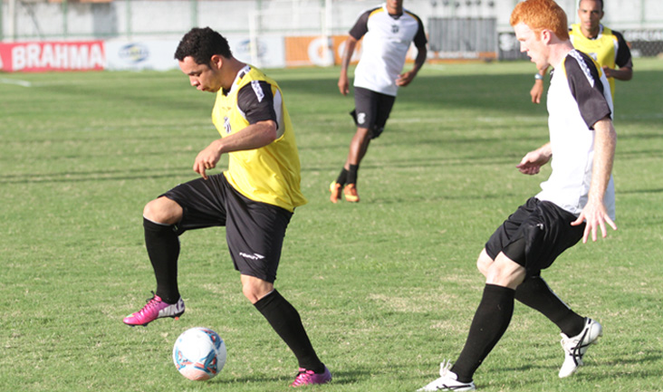 Sérgio Guedes comandou mais um treino coletivo com o grupo