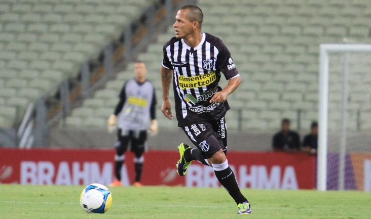 Fora de casa, Ceará joga melhor e vence o Treze por 1 x 0