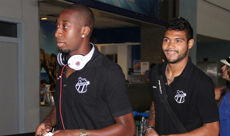 De olho no Vitória, delegação alvinegra viajou para Salvador/BA