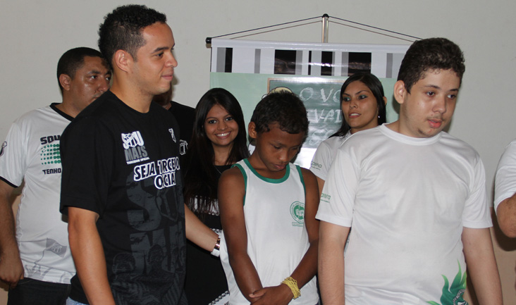 Vovô vai à Escola: Sociedade de Assistência aos Cegos recebeu alvinegros