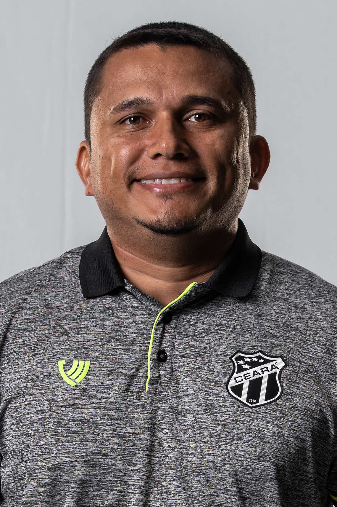 Saiba mais sobre: Roberto Farias de Figueredo